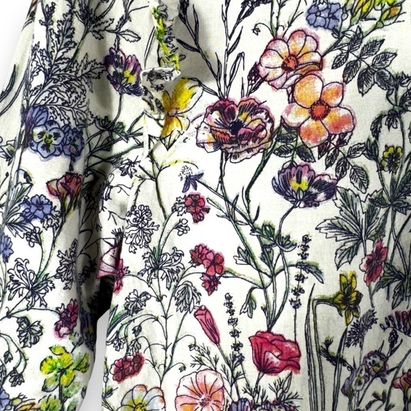 4 for $20 SALE! H&M Ruffle Shoulder Collarless Button Top, Wildflower Multi, 8 - Picture 4 of 9